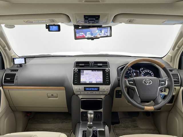 トヨタ ランドクルーザー プラド TX Lパッケージ 長野県 2019(令1)年 1.6万km スーパーホワイトⅡ 4WD/純正ナビ/トヨタセーフティセンスP/前後ドライブレコーダー/全方位カメラ/バックカメラ/社外レーダー/フルセグTV/Bluetooth/USB/AUX/ビルトインETC2.0/サンルーフ/パワーシート（運転席、助手席）/エアシート（運転席、助手席）/デジタルインナーミラー/オートライト/LEDヘッドライト/オートマチックハイビーム/フォグランプ/ヘッドライトウォッシャー/ステアリングスイッチ/木目調革巻きステアリング/純正フロアマット/純正アルミホイール/電動格納ミラー/ウインカーミラー/エンジンスターター/ルーフレール