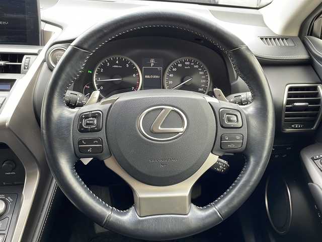 レクサス ＮＸ 200t 兵庫県 2016(平28)年 7.4万km ブラック 純正フルセグ付きナビ/・BT/・CD/DVD/衝突軽減/クルーズコントロール追従あり/プッシュバックドア/アイドリングストップ/シートヒーター/パドルシフト/革巻きステアリング/クリアランスソナー/三眼LEDヘッドライト/パワーシート/ビルトインETC/純正18インチアルミホイール/カーテンエアバック