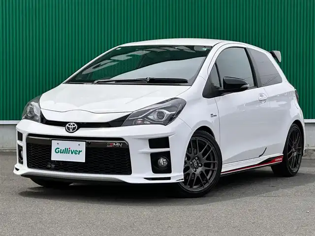 トヨタ ヴィッツ GRMNターボ 宮城県 2018(平30)年 0.6万km スーパーホワイトⅡ 限定150台/スーパーチャージャー/6速MT/社外ナビ/・CD/DVD/・Bluetooth/・フルセグTV/ETC/ドライブレコーダー/革巻きステアリング/ステアリングスイッチ/LEDヘッドランプ/フォグランプ/オートライト/電動格納ミラー/純正17インチAW（BBS製）/純正フロアマット/トノカバー/W/サイド/カーテン/ニーエアバッグ