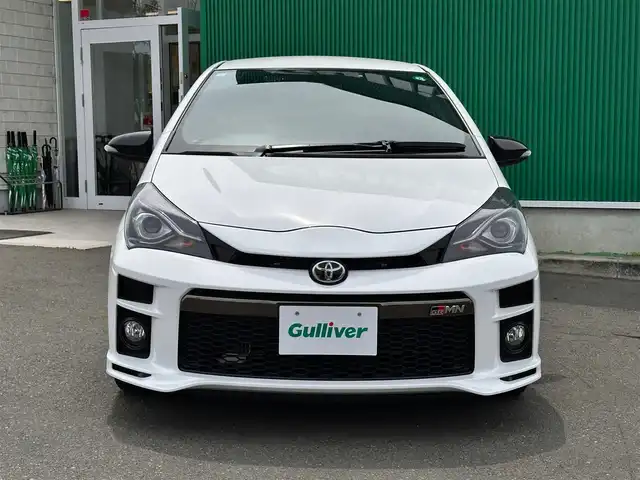 トヨタ ヴィッツ GRMNターボ 宮城県 2018(平30)年 0.6万km スーパーホワイトⅡ 限定150台/スーパーチャージャー/6速MT/社外ナビ/・CD/DVD/・Bluetooth/・フルセグTV/ETC/ドライブレコーダー/革巻きステアリング/ステアリングスイッチ/LEDヘッドランプ/フォグランプ/オートライト/電動格納ミラー/純正17インチAW（BBS製）/純正フロアマット/トノカバー/W/サイド/カーテン/ニーエアバッグ