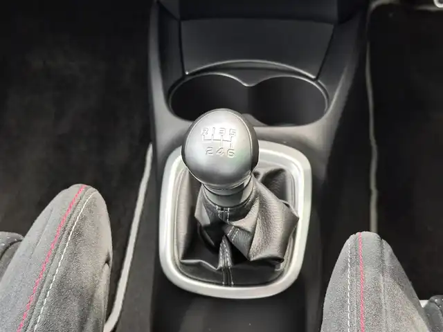 トヨタ ヴィッツ GRMNターボ 宮城県 2018(平30)年 0.6万km スーパーホワイトⅡ 限定150台/スーパーチャージャー/6速MT/社外ナビ/・CD/DVD/・Bluetooth/・フルセグTV/ETC/ドライブレコーダー/革巻きステアリング/ステアリングスイッチ/LEDヘッドランプ/フォグランプ/オートライト/電動格納ミラー/純正17インチAW（BBS製）/純正フロアマット/トノカバー/W/サイド/カーテン/ニーエアバッグ