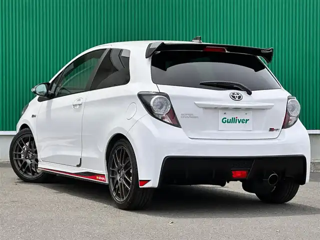 トヨタ ヴィッツ GRMNターボ 宮城県 2018(平30)年 0.6万km スーパーホワイトⅡ 限定150台/スーパーチャージャー/6速MT/社外ナビ/・CD/DVD/・Bluetooth/・フルセグTV/ETC/ドライブレコーダー/革巻きステアリング/ステアリングスイッチ/LEDヘッドランプ/フォグランプ/オートライト/電動格納ミラー/純正17インチAW（BBS製）/純正フロアマット/トノカバー/W/サイド/カーテン/ニーエアバッグ