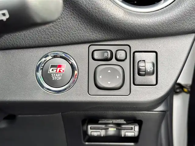 トヨタ ヴィッツ GRMNターボ 宮城県 2018(平30)年 0.6万km スーパーホワイトⅡ 限定150台/スーパーチャージャー/6速MT/社外ナビ/・CD/DVD/・Bluetooth/・フルセグTV/ETC/ドライブレコーダー/革巻きステアリング/ステアリングスイッチ/LEDヘッドランプ/フォグランプ/オートライト/電動格納ミラー/純正17インチAW（BBS製）/純正フロアマット/トノカバー/W/サイド/カーテン/ニーエアバッグ