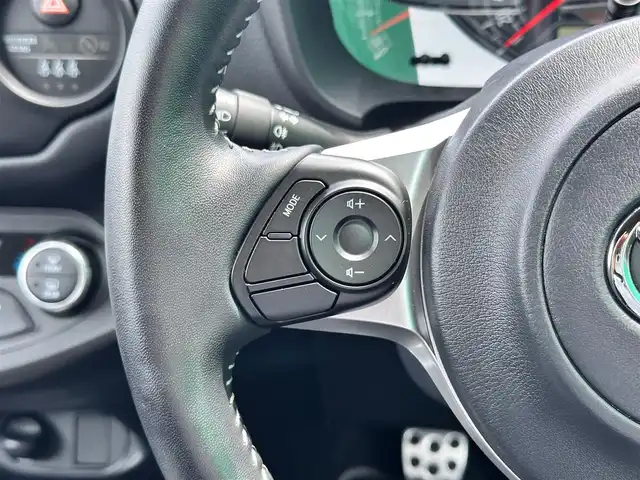 トヨタ ヴィッツ GRMNターボ 宮城県 2018(平30)年 0.6万km スーパーホワイトⅡ 限定150台/スーパーチャージャー/6速MT/社外ナビ/・CD/DVD/・Bluetooth/・フルセグTV/ETC/ドライブレコーダー/革巻きステアリング/ステアリングスイッチ/LEDヘッドランプ/フォグランプ/オートライト/電動格納ミラー/純正17インチAW（BBS製）/純正フロアマット/トノカバー/W/サイド/カーテン/ニーエアバッグ