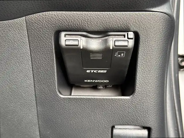 トヨタ ヴィッツ GRMNターボ 宮城県 2018(平30)年 0.6万km スーパーホワイトⅡ 限定150台/スーパーチャージャー/6速MT/社外ナビ/・CD/DVD/・Bluetooth/・フルセグTV/ETC/ドライブレコーダー/革巻きステアリング/ステアリングスイッチ/LEDヘッドランプ/フォグランプ/オートライト/電動格納ミラー/純正17インチAW（BBS製）/純正フロアマット/トノカバー/W/サイド/カーテン/ニーエアバッグ