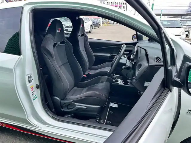 トヨタ ヴィッツ GRMNターボ 宮城県 2018(平30)年 0.6万km スーパーホワイトⅡ 限定150台/スーパーチャージャー/6速MT/社外ナビ/・CD/DVD/・Bluetooth/・フルセグTV/ETC/ドライブレコーダー/革巻きステアリング/ステアリングスイッチ/LEDヘッドランプ/フォグランプ/オートライト/電動格納ミラー/純正17インチAW（BBS製）/純正フロアマット/トノカバー/W/サイド/カーテン/ニーエアバッグ