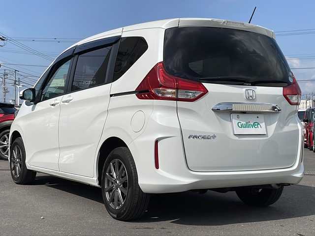 ホンダ フリード＋ G 道北・旭川 2018(平30)年 2.6万km ホワイトオーキッドパール ・4WD/・寒冷地仕様/・禁煙車/・純正ナビ CD/DVD/SD/BT/フルセグ/・両側パワースライドドア/・シートヒーター/・LEDヘッドライト/・バックカメラ/・ドライブレコーダー/・オートライト/・フォグランプ/・ビルトインETC/・純正ホイール付冬タイヤ積載/・サンシェード/・純正フロアマット/・保証書/・取説