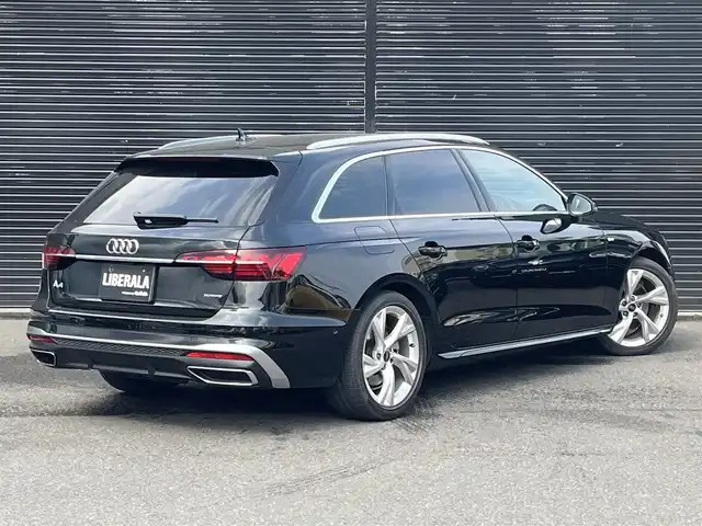 アウディ Ａ４ 40TDIクワトロ Sライン 静岡県 2022(令4)年 2.2万km ミトスブラックメタリック マトリクスLEDヘッドライト/ハーフレザーシート/電動リアゲート/サイドアシスト/バーチャルコックピット/MMI/(Bluetooth/CarPlay/フルセグ)/衝突被害軽減システム/360°カメラ/アダプティブクルーズコントロール/レーンキープアシスト/パーキングアシスト/メモリー付パワーシート/全席シートヒーター/アドバンストキー/ETC2.0/ドライブレコーダー/純正フロアマット/純正18インチアルミホイール/保証書/取扱説明書