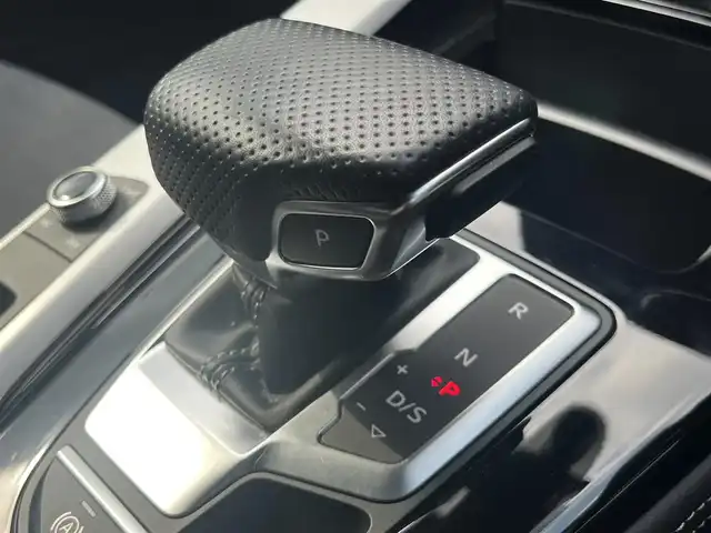 アウディ Ａ４ 40TDIクワトロ Sライン 静岡県 2022(令4)年 2.2万km ミトスブラックメタリック マトリクスLEDヘッドライト/ハーフレザーシート/電動リアゲート/サイドアシスト/バーチャルコックピット/MMI/(Bluetooth/CarPlay/フルセグ)/衝突被害軽減システム/360°カメラ/アダプティブクルーズコントロール/レーンキープアシスト/パーキングアシスト/メモリー付パワーシート/全席シートヒーター/アドバンストキー/ETC2.0/ドライブレコーダー/純正フロアマット/純正18インチアルミホイール/保証書/取扱説明書