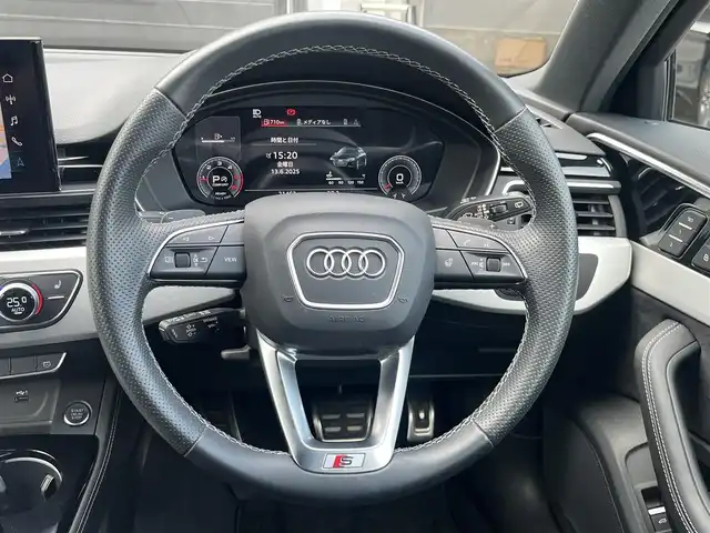 アウディ Ａ４ 40TDIクワトロ Sライン 静岡県 2022(令4)年 2.2万km ミトスブラックメタリック マトリクスLEDヘッドライト/ハーフレザーシート/電動リアゲート/サイドアシスト/バーチャルコックピット/MMI/(Bluetooth/CarPlay/フルセグ)/衝突被害軽減システム/360°カメラ/アダプティブクルーズコントロール/レーンキープアシスト/パーキングアシスト/メモリー付パワーシート/全席シートヒーター/アドバンストキー/ETC2.0/ドライブレコーダー/純正フロアマット/純正18インチアルミホイール/保証書/取扱説明書
