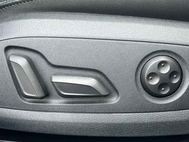 アウディ Ａ４ 40TDIクワトロ Sライン 静岡県 2022(令4)年 2.2万km ミトスブラックメタリック マトリクスLEDヘッドライト/ハーフレザーシート/電動リアゲート/サイドアシスト/バーチャルコックピット/MMI/(Bluetooth/CarPlay/フルセグ)/衝突被害軽減システム/360°カメラ/アダプティブクルーズコントロール/レーンキープアシスト/パーキングアシスト/メモリー付パワーシート/全席シートヒーター/アドバンストキー/ETC2.0/ドライブレコーダー/純正フロアマット/純正18インチアルミホイール/保証書/取扱説明書