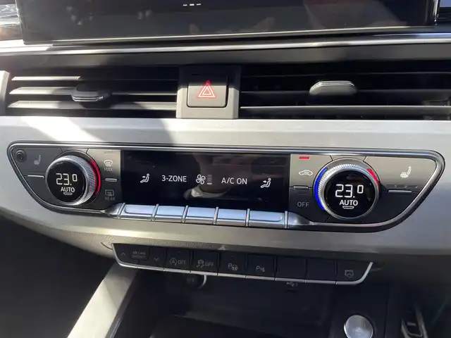 アウディ Ａ４ アバント 40TDIクワトロ Sライン 香川県 2022(令4)年 2.2万km ミトスブラックメタリック マトリクスLEDヘッドライト/ハーフレザーシート/電動リアゲート/サイドアシスト/バーチャルコックピット/MMI/(Bluetooth/CarPlay/フルセグ)/衝突被害軽減システム/360°カメラ/アダプティブクルーズコントロール/レーンキープアシスト/パーキングアシスト/メモリー付パワーシート/全席シートヒーター/アドバンストキー/ETC2.0/ドライブレコーダー/純正フロアマット/純正18インチアルミホイール/保証書/取扱説明書