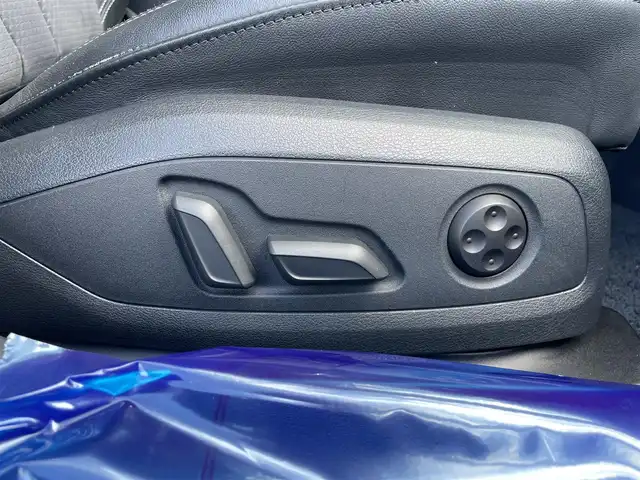 アウディ Ａ４ アバント 40TDIクワトロ Sライン 香川県 2022(令4)年 2.2万km ミトスブラックメタリック マトリクスLEDヘッドライト/ハーフレザーシート/電動リアゲート/サイドアシスト/バーチャルコックピット/MMI/(Bluetooth/CarPlay/フルセグ)/衝突被害軽減システム/360°カメラ/アダプティブクルーズコントロール/レーンキープアシスト/パーキングアシスト/メモリー付パワーシート/全席シートヒーター/アドバンストキー/ETC2.0/ドライブレコーダー/純正フロアマット/純正18インチアルミホイール/保証書/取扱説明書