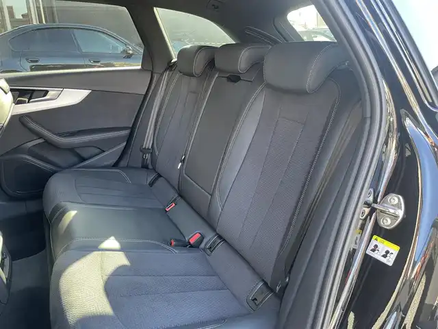 アウディ Ａ４ アバント 40TDIクワトロ Sライン 香川県 2022(令4)年 2.2万km ミトスブラックメタリック マトリクスLEDヘッドライト/ハーフレザーシート/電動リアゲート/サイドアシスト/バーチャルコックピット/MMI/(Bluetooth/CarPlay/フルセグ)/衝突被害軽減システム/360°カメラ/アダプティブクルーズコントロール/レーンキープアシスト/パーキングアシスト/メモリー付パワーシート/全席シートヒーター/アドバンストキー/ETC2.0/ドライブレコーダー/純正フロアマット/純正18インチアルミホイール/保証書/取扱説明書