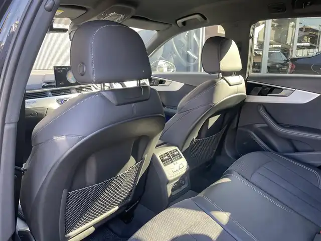 アウディ Ａ４ アバント 40TDIクワトロ Sライン 香川県 2022(令4)年 2.2万km ミトスブラックメタリック マトリクスLEDヘッドライト/ハーフレザーシート/電動リアゲート/サイドアシスト/バーチャルコックピット/MMI/(Bluetooth/CarPlay/フルセグ)/衝突被害軽減システム/360°カメラ/アダプティブクルーズコントロール/レーンキープアシスト/パーキングアシスト/メモリー付パワーシート/全席シートヒーター/アドバンストキー/ETC2.0/ドライブレコーダー/純正フロアマット/純正18インチアルミホイール/保証書/取扱説明書