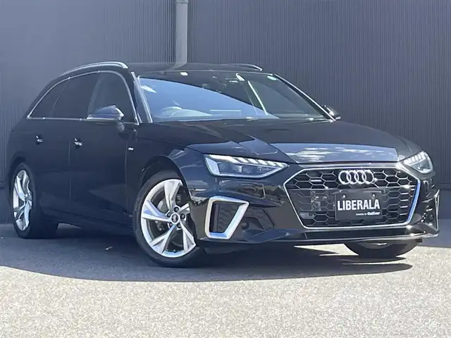 アウディ Ａ４ アバント 40TDIクワトロ Sライン 香川県 2022(令4)年 2.2万km ミトスブラックメタリック マトリクスLEDヘッドライト/ハーフレザーシート/電動リアゲート/サイドアシスト/バーチャルコックピット/MMI/(Bluetooth/CarPlay/フルセグ)/衝突被害軽減システム/360°カメラ/アダプティブクルーズコントロール/レーンキープアシスト/パーキングアシスト/メモリー付パワーシート/全席シートヒーター/アドバンストキー/ETC2.0/ドライブレコーダー/純正フロアマット/純正18インチアルミホイール/保証書/取扱説明書