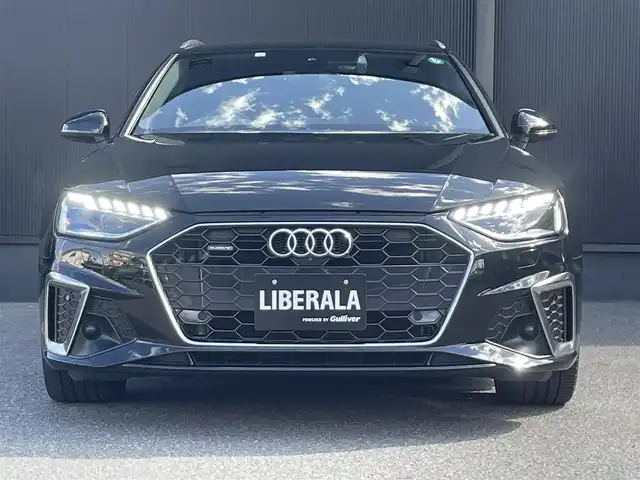 アウディ Ａ４ アバント 40TDIクワトロ Sライン 香川県 2022(令4)年 2.2万km ミトスブラックメタリック マトリクスLEDヘッドライト/ハーフレザーシート/電動リアゲート/サイドアシスト/バーチャルコックピット/MMI/(Bluetooth/CarPlay/フルセグ)/衝突被害軽減システム/360°カメラ/アダプティブクルーズコントロール/レーンキープアシスト/パーキングアシスト/メモリー付パワーシート/全席シートヒーター/アドバンストキー/ETC2.0/ドライブレコーダー/純正フロアマット/純正18インチアルミホイール/保証書/取扱説明書