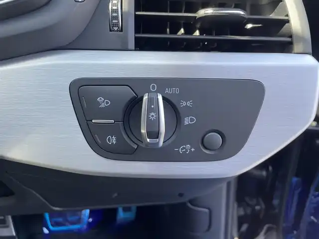 アウディ Ａ４ アバント 40TDIクワトロ Sライン 香川県 2022(令4)年 2.2万km ミトスブラックメタリック マトリクスLEDヘッドライト/ハーフレザーシート/電動リアゲート/サイドアシスト/バーチャルコックピット/MMI/(Bluetooth/CarPlay/フルセグ)/衝突被害軽減システム/360°カメラ/アダプティブクルーズコントロール/レーンキープアシスト/パーキングアシスト/メモリー付パワーシート/全席シートヒーター/アドバンストキー/ETC2.0/ドライブレコーダー/純正フロアマット/純正18インチアルミホイール/保証書/取扱説明書