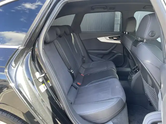 アウディ Ａ４ アバント 40TDIクワトロ Sライン 香川県 2022(令4)年 2.2万km ミトスブラックメタリック マトリクスLEDヘッドライト/ハーフレザーシート/電動リアゲート/サイドアシスト/バーチャルコックピット/MMI/(Bluetooth/CarPlay/フルセグ)/衝突被害軽減システム/360°カメラ/アダプティブクルーズコントロール/レーンキープアシスト/パーキングアシスト/メモリー付パワーシート/全席シートヒーター/アドバンストキー/ETC2.0/ドライブレコーダー/純正フロアマット/純正18インチアルミホイール/保証書/取扱説明書