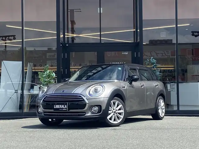 ＭＩＮＩ ミニ クラブマン クーパー 福岡県 2017(平29)年 6.8万km メルティングシルバーM ACC/コンフォートアクセス/純正ナビ/バックカメラ/オートラート/ミラー型ETC/前後ドラレコ