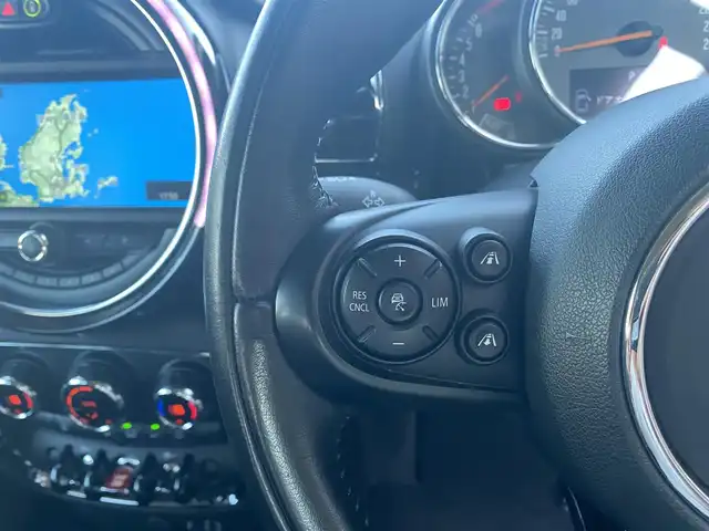 ＭＩＮＩ ミニ クラブマン クーパー 福岡県 2017(平29)年 6.8万km メルティングシルバーM ACC/コンフォートアクセス/純正ナビ/バックカメラ/オートラート/ミラー型ETC/前後ドラレコ