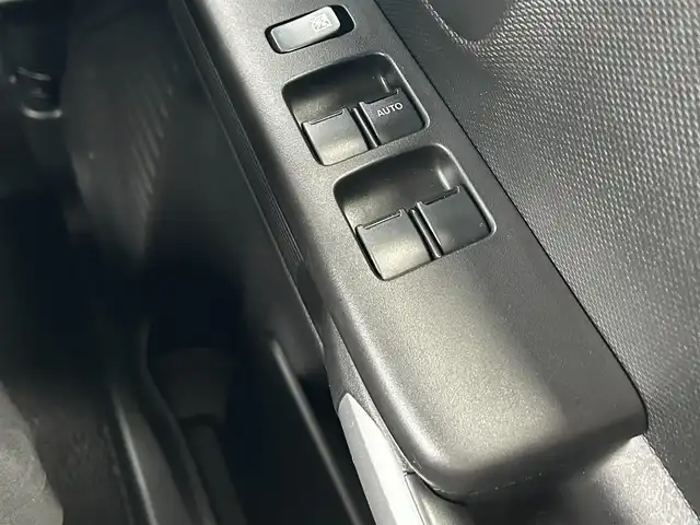 スズキ スペーシア ギア HYBRID XZ 千葉県 2019(平31)年 5.1万km ツールグリーンパールメタリック/ガンメタリック2トーンルーフ 社外SDナビ/(FM/AM/フルセグ/CD/DVD/Bluetooth)/全方位カメラ/衝突被害軽減システム/車線逸脱警報/両側パワースライドドア/横滑り防止装置/ビルトインETC/ドライブレコーダー/アイドリングストップ/LEDヘッドライト/フォグランプ/オートライト/ウィンカーミラー/電動格納ミラー/純正14インチAW/シートヒーター/シートリフター/プッシュスタート/スマートキー/スペアキー/フロアマット/取扱説明書/保証書