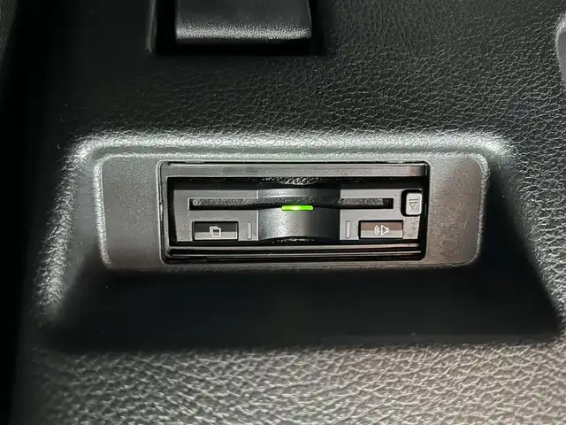 スズキ スペーシア ギア HYBRID XZ 千葉県 2019(平31)年 5.1万km ツールグリーンパールメタリック/ガンメタリック2トーンルーフ 社外SDナビ/(FM/AM/フルセグ/CD/DVD/Bluetooth)/全方位カメラ/衝突被害軽減システム/車線逸脱警報/両側パワースライドドア/横滑り防止装置/ビルトインETC/ドライブレコーダー/アイドリングストップ/LEDヘッドライト/フォグランプ/オートライト/ウィンカーミラー/電動格納ミラー/純正14インチAW/シートヒーター/シートリフター/プッシュスタート/スマートキー/スペアキー/フロアマット/取扱説明書/保証書