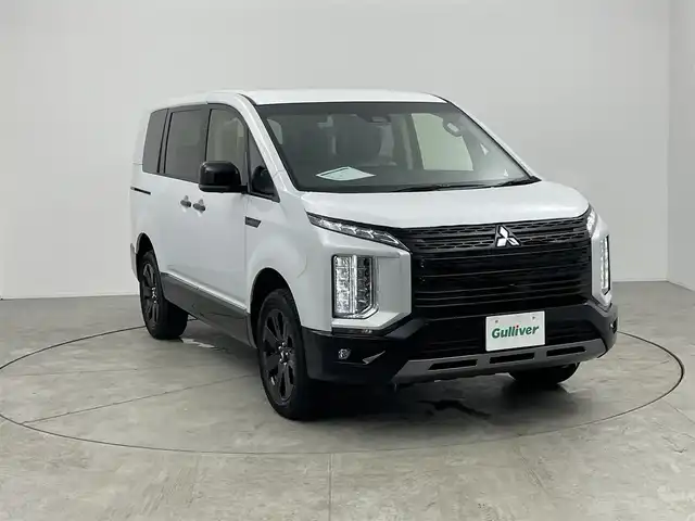三菱 デリカＤ：５ シャモニー 愛知県 2025(令7)年 0.1万km未満 パールⅡ 登録済み未使用車/CHAMONIX (7人)　/4WD/アラウンドビューカメラ装着車両/11インチアルパインナビ/アダプティブクルーズコントロール/レーンキープアシスト/ブラインドスポットモニター/パワーバックドア/12.8インチフリップダウンモニター/両側パワースライドドア/パドルシフト/フルセグTV/Bluetooth/CD/DVD/ステアリングヒーター/ハーフレザーシート/電動パーキングシステム/自動防眩ミラー/HDMI/USB/スペアキー