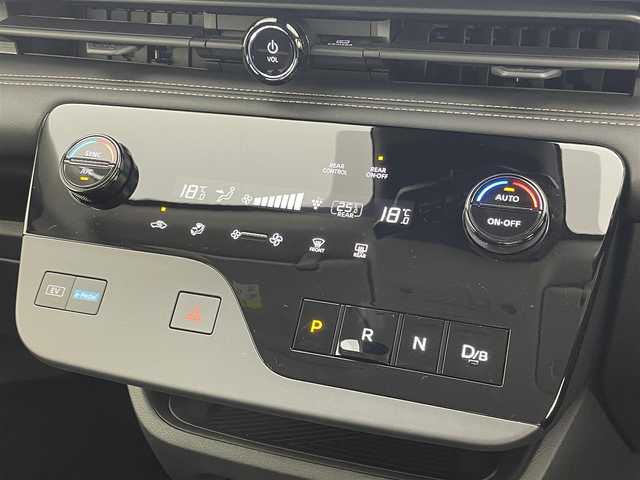 日産 セレナ e－パワー ハイウェイスター V 茨城県 2024(令6)年 0.9万km プリズムホワイト 12.3型NissanConnectナビゲーションシステム/アラウンドビューモニター/フルセグ/ワイヤレス充電器/インテリジェントルームミラー/プロパイロット/衝突被害軽減ブレーキ/車線逸脱抑制装置/オートマチックハイビーム/BSI/ソナー/両側電動スライドドア/ETC2.0/ドラレコ/純正15インチAW/LEDヘッドライト/スマートキー