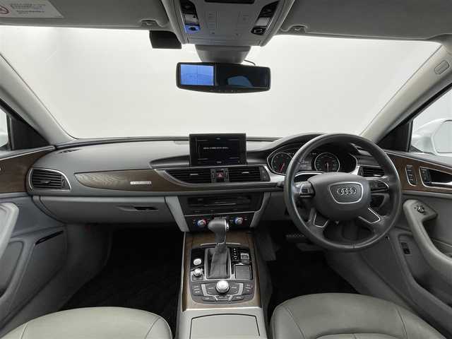 アウディ Ａ６ アバント 2．8 FSI クワトロ 福井県 2012(平24)年 8.3万km 白 純正ナビゲーション/【AM/FM/CD/Bluetooth/フルセグTV】/バックカメラ/ETC/パワーシート（運転席/助手席）/シートヒーター（運転席/助手席））/本革シート（グレー）/電動リアゲート/クルーズコントロール（追従なし）/コーナーセンサー（前後）/プッシュスタート/スマートキー/オートライト/LEDヘッドライド/アイドリングストップ/MTモード付AT/取扱説明書