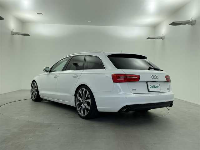 アウディ Ａ６ アバント 2．8 FSI クワトロ 福井県 2012(平24)年 8.3万km 白 純正ナビゲーション/【AM/FM/CD/Bluetooth/フルセグTV】/バックカメラ/ETC/パワーシート（運転席/助手席）/シートヒーター（運転席/助手席））/本革シート（グレー）/電動リアゲート/クルーズコントロール（追従なし）/コーナーセンサー（前後）/プッシュスタート/スマートキー/オートライト/LEDヘッドライド/アイドリングストップ/MTモード付AT/取扱説明書