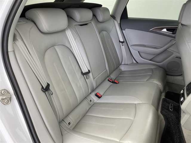 アウディ Ａ６ アバント 2．8 FSI クワトロ 福井県 2012(平24)年 8.3万km 白 純正ナビゲーション/【AM/FM/CD/Bluetooth/フルセグTV】/バックカメラ/ETC/パワーシート（運転席/助手席）/シートヒーター（運転席/助手席））/本革シート（グレー）/電動リアゲート/クルーズコントロール（追従なし）/コーナーセンサー（前後）/プッシュスタート/スマートキー/オートライト/LEDヘッドライド/アイドリングストップ/MTモード付AT/取扱説明書