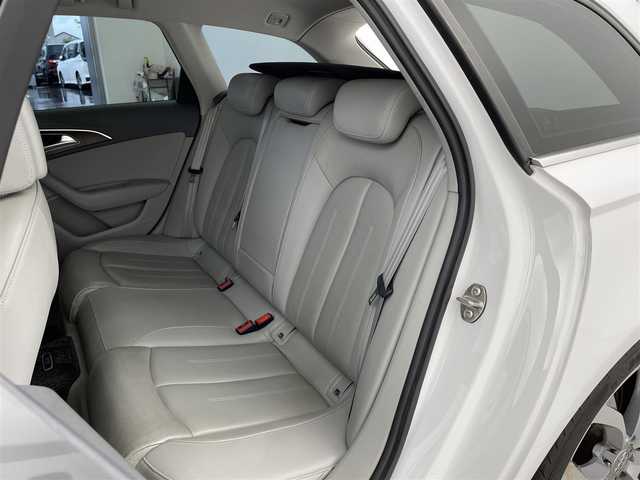 アウディ Ａ６ アバント 2．8 FSI クワトロ 福井県 2012(平24)年 8.3万km 白 純正ナビゲーション/【AM/FM/CD/Bluetooth/フルセグTV】/バックカメラ/ETC/パワーシート（運転席/助手席）/シートヒーター（運転席/助手席））/本革シート（グレー）/電動リアゲート/クルーズコントロール（追従なし）/コーナーセンサー（前後）/プッシュスタート/スマートキー/オートライト/LEDヘッドライド/アイドリングストップ/MTモード付AT/取扱説明書