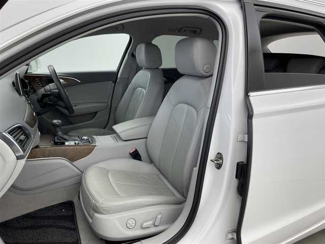 アウディ Ａ６ アバント 2．8 FSI クワトロ 福井県 2012(平24)年 8.3万km 白 純正ナビゲーション/【AM/FM/CD/Bluetooth/フルセグTV】/バックカメラ/ETC/パワーシート（運転席/助手席）/シートヒーター（運転席/助手席））/本革シート（グレー）/電動リアゲート/クルーズコントロール（追従なし）/コーナーセンサー（前後）/プッシュスタート/スマートキー/オートライト/LEDヘッドライド/アイドリングストップ/MTモード付AT/取扱説明書