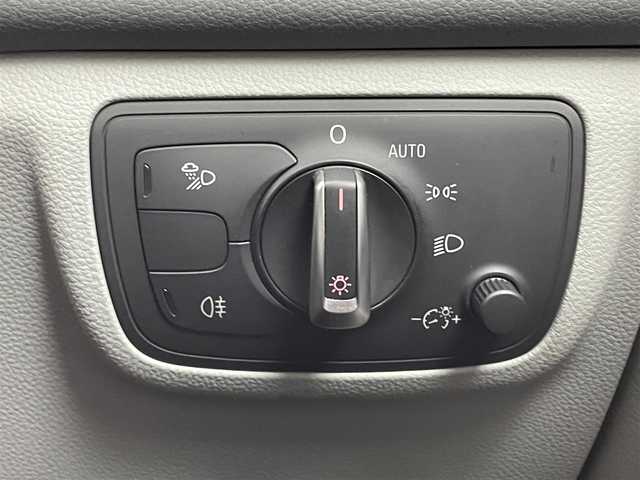 アウディ Ａ６ アバント 2．8 FSI クワトロ 福井県 2012(平24)年 8.3万km 白 純正ナビゲーション/【AM/FM/CD/Bluetooth/フルセグTV】/バックカメラ/ETC/パワーシート（運転席/助手席）/シートヒーター（運転席/助手席））/本革シート（グレー）/電動リアゲート/クルーズコントロール（追従なし）/コーナーセンサー（前後）/プッシュスタート/スマートキー/オートライト/LEDヘッドライド/アイドリングストップ/MTモード付AT/取扱説明書
