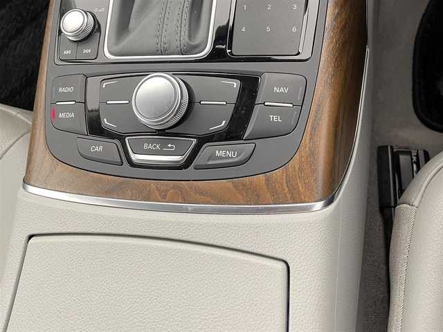 アウディ Ａ６ アバント 2．8 FSI クワトロ 福井県 2012(平24)年 8.3万km 白 純正ナビゲーション/【AM/FM/CD/Bluetooth/フルセグTV】/バックカメラ/ETC/パワーシート（運転席/助手席）/シートヒーター（運転席/助手席））/本革シート（グレー）/電動リアゲート/クルーズコントロール（追従なし）/コーナーセンサー（前後）/プッシュスタート/スマートキー/オートライト/LEDヘッドライド/アイドリングストップ/MTモード付AT/取扱説明書
