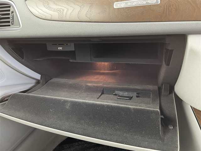 アウディ Ａ６ アバント 2．8 FSI クワトロ 福井県 2012(平24)年 8.3万km 白 純正ナビゲーション/【AM/FM/CD/Bluetooth/フルセグTV】/バックカメラ/ETC/パワーシート（運転席/助手席）/シートヒーター（運転席/助手席））/本革シート（グレー）/電動リアゲート/クルーズコントロール（追従なし）/コーナーセンサー（前後）/プッシュスタート/スマートキー/オートライト/LEDヘッドライド/アイドリングストップ/MTモード付AT/取扱説明書