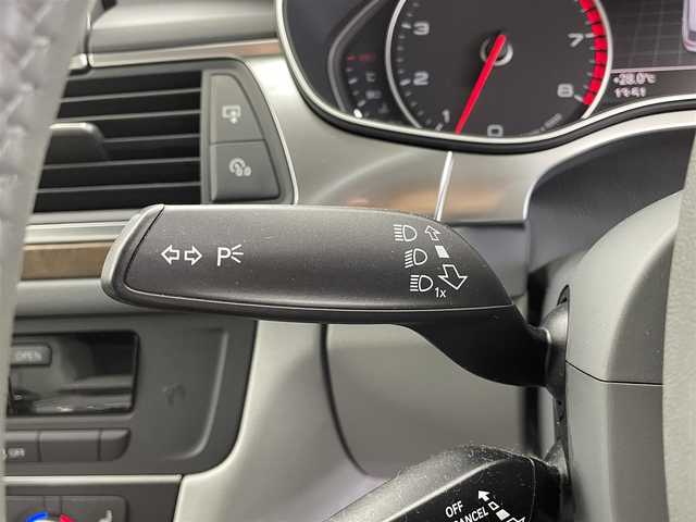 アウディ Ａ６ アバント 2．8 FSI クワトロ 福井県 2012(平24)年 8.3万km 白 純正ナビゲーション/【AM/FM/CD/Bluetooth/フルセグTV】/バックカメラ/ETC/パワーシート（運転席/助手席）/シートヒーター（運転席/助手席））/本革シート（グレー）/電動リアゲート/クルーズコントロール（追従なし）/コーナーセンサー（前後）/プッシュスタート/スマートキー/オートライト/LEDヘッドライド/アイドリングストップ/MTモード付AT/取扱説明書