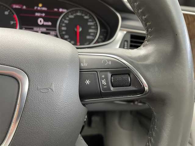 アウディ Ａ６ アバント 2．8 FSI クワトロ 福井県 2012(平24)年 8.3万km 白 純正ナビゲーション/【AM/FM/CD/Bluetooth/フルセグTV】/バックカメラ/ETC/パワーシート（運転席/助手席）/シートヒーター（運転席/助手席））/本革シート（グレー）/電動リアゲート/クルーズコントロール（追従なし）/コーナーセンサー（前後）/プッシュスタート/スマートキー/オートライト/LEDヘッドライド/アイドリングストップ/MTモード付AT/取扱説明書