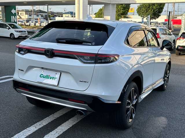 ホンダ ヴェゼル ハイブリッド e:HEV Z 埼玉県 2023(令5)年 2.7万km プラチナホワイトパール ワンオーナー/純正ディーラーメモリナビ/衝突被害軽減ブレーキ/ダウンヒルアシストコントロール/パワーバックドア/フルセグテレビ/バックカメラ/ETC/レーンアシスト/横滑り防止装置/クリアランスソナー/BSM/シートヒーター/ABS/パーキングアシスト/純正フロアマット/ドライブレコーダー/Bluetooth接続/DVD・CD再生/AAC/PW/PS/純正アルミホイール/プッシュスタート