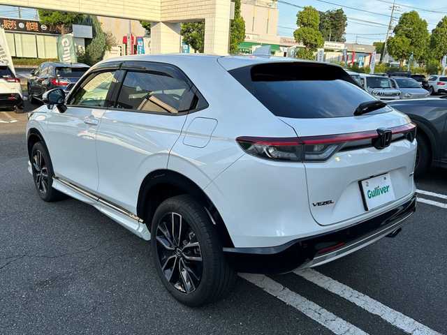 ホンダ ヴェゼル ハイブリッド e:HEV Z 埼玉県 2023(令5)年 2.7万km プラチナホワイトパール ワンオーナー/純正ディーラーメモリナビ/衝突被害軽減ブレーキ/ダウンヒルアシストコントロール/パワーバックドア/フルセグテレビ/バックカメラ/ETC/レーンアシスト/横滑り防止装置/クリアランスソナー/BSM/シートヒーター/ABS/パーキングアシスト/純正フロアマット/ドライブレコーダー/Bluetooth接続/DVD・CD再生/AAC/PW/PS/純正アルミホイール/プッシュスタート