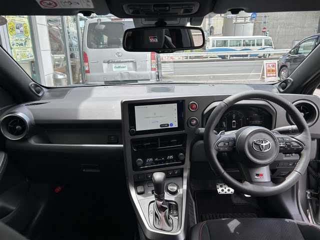 トヨタ ＧＲヤリス RZ ハイパフォーマンス 東京都 2025(令7)年 0.1万km グレー ワンオーナー/純正ディスプレイオーディオナビ/　フルセグTV/AppleCarPlay/FM/AM/バックカメラ/JBLプレミアムサウンドシステム/コンフォートパッケージ/サブラジエーター＋コールドエアーインテークダクト/プリクラッシュセーフティ/レーントレーシングアシスト/レーダークルーズコントロール/オートマチックハイビーム/発進遅れ告知/ブラインドスポットモニター/純正18インチBBSアルミホイール/カーボン調ルーフ/GR-FOURロゴ入空冷インタークーラー/ハーフレザーシート/シートヒーター/ETC2.0/LEDヘッドライト/オートライト/アルミペダル/GRレッドブレーキキャリパー/パドルシフト/ステアリングスイッチ/革巻きステアリングホイール/革巻きシフトノブ/革巻きパーキングブレーキ/プッシュスタート/スマートキー/トノカバー/電動格納ミラー/ウインカーミラー/GRスポーツフロアマット/GRスポーツサイドバイザー/保証書/取扱説明書/スペアキー