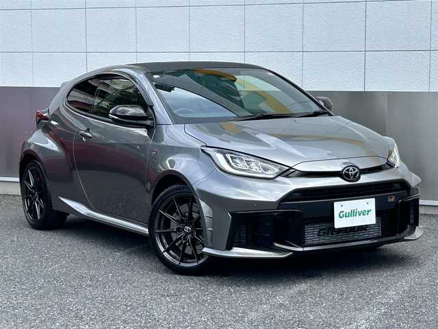 トヨタ ＧＲヤリス RZ ハイパフォーマンス 東京都 2025(令7)年 0.1万km グレー ワンオーナー/純正ディスプレイオーディオナビ/　フルセグTV/AppleCarPlay/FM/AM/バックカメラ/JBLプレミアムサウンドシステム/コンフォートパッケージ/サブラジエーター＋コールドエアーインテークダクト/プリクラッシュセーフティ/レーントレーシングアシスト/レーダークルーズコントロール/オートマチックハイビーム/発進遅れ告知/ブラインドスポットモニター/純正18インチBBSアルミホイール/カーボン調ルーフ/GR-FOURロゴ入空冷インタークーラー/ハーフレザーシート/シートヒーター/ETC2.0/LEDヘッドライト/オートライト/アルミペダル/GRレッドブレーキキャリパー/パドルシフト/ステアリングスイッチ/革巻きステアリングホイール/革巻きシフトノブ/革巻きパーキングブレーキ/プッシュスタート/スマートキー/トノカバー/電動格納ミラー/ウインカーミラー/GRスポーツフロアマット/GRスポーツサイドバイザー/保証書/取扱説明書/スペアキー
