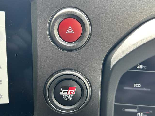 トヨタ ＧＲヤリス RZ ハイパフォーマンス 東京都 2025(令7)年 0.1万km グレー ワンオーナー/純正ディスプレイオーディオナビ/　フルセグTV/AppleCarPlay/FM/AM/バックカメラ/JBLプレミアムサウンドシステム/コンフォートパッケージ/サブラジエーター＋コールドエアーインテークダクト/プリクラッシュセーフティ/レーントレーシングアシスト/レーダークルーズコントロール/オートマチックハイビーム/発進遅れ告知/ブラインドスポットモニター/純正18インチBBSアルミホイール/カーボン調ルーフ/GR-FOURロゴ入空冷インタークーラー/ハーフレザーシート/シートヒーター/ETC2.0/LEDヘッドライト/オートライト/アルミペダル/GRレッドブレーキキャリパー/パドルシフト/ステアリングスイッチ/革巻きステアリングホイール/革巻きシフトノブ/革巻きパーキングブレーキ/プッシュスタート/スマートキー/トノカバー/電動格納ミラー/ウインカーミラー/GRスポーツフロアマット/GRスポーツサイドバイザー/保証書/取扱説明書/スペアキー