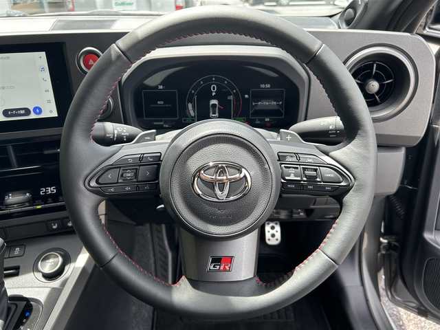 トヨタ ＧＲヤリス RZ ハイパフォーマンス 東京都 2025(令7)年 0.1万km グレー ワンオーナー/純正ディスプレイオーディオナビ/　フルセグTV/AppleCarPlay/FM/AM/バックカメラ/JBLプレミアムサウンドシステム/コンフォートパッケージ/サブラジエーター＋コールドエアーインテークダクト/プリクラッシュセーフティ/レーントレーシングアシスト/レーダークルーズコントロール/オートマチックハイビーム/発進遅れ告知/ブラインドスポットモニター/純正18インチBBSアルミホイール/カーボン調ルーフ/GR-FOURロゴ入空冷インタークーラー/ハーフレザーシート/シートヒーター/ETC2.0/LEDヘッドライト/オートライト/アルミペダル/GRレッドブレーキキャリパー/パドルシフト/ステアリングスイッチ/革巻きステアリングホイール/革巻きシフトノブ/革巻きパーキングブレーキ/プッシュスタート/スマートキー/トノカバー/電動格納ミラー/ウインカーミラー/GRスポーツフロアマット/GRスポーツサイドバイザー/保証書/取扱説明書/スペアキー