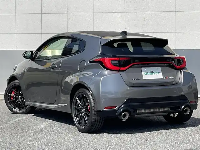 トヨタ ＧＲヤリス RZ ハイパフォーマンス 東京都 2025(令7)年 0.1万km グレー ワンオーナー/純正ディスプレイオーディオナビ/　フルセグTV/AppleCarPlay/FM/AM/バックカメラ/JBLプレミアムサウンドシステム/コンフォートパッケージ/サブラジエーター＋コールドエアーインテークダクト/プリクラッシュセーフティ/レーントレーシングアシスト/レーダークルーズコントロール/オートマチックハイビーム/発進遅れ告知/ブラインドスポットモニター/純正18インチBBSアルミホイール/カーボン調ルーフ/GR-FOURロゴ入空冷インタークーラー/ハーフレザーシート/シートヒーター/ETC2.0/LEDヘッドライト/オートライト/アルミペダル/GRレッドブレーキキャリパー/パドルシフト/ステアリングスイッチ/革巻きステアリングホイール/革巻きシフトノブ/革巻きパーキングブレーキ/プッシュスタート/スマートキー/トノカバー/電動格納ミラー/ウインカーミラー/GRスポーツフロアマット/GRスポーツサイドバイザー/保証書/取扱説明書/スペアキー