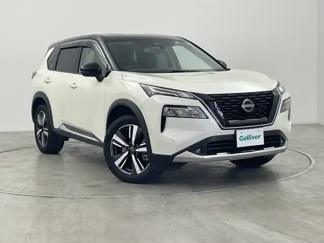 日産 エクストレイル G e－4ORCE 群馬県 2023(令5)年 3.4万km ブリリアントホワイトパール/スーパーブラック 2トーン 純正１２．３型ナビ　全周囲カメラ　デジタルインナーミラー　レザーシート　前席シートヒーター　置くだけ充電　プロパイロット　アダプティブクルーズコントロール　ＨＵＤ　衝突被害軽減ブレーキ　ＢＳＭ　禁煙