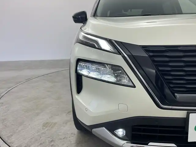 日産 エクストレイル G e－4ORCE 群馬県 2023(令5)年 3.4万km ブリリアントホワイトパール/スーパーブラック 2トーン 純正１２．３型ナビ　全周囲カメラ　デジタルインナーミラー　レザーシート　前席シートヒーター　置くだけ充電　プロパイロット　アダプティブクルーズコントロール　ＨＵＤ　衝突被害軽減ブレーキ　ＢＳＭ　禁煙