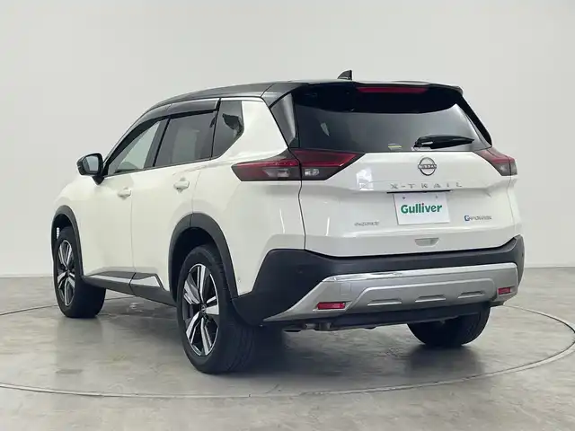 日産 エクストレイル G e－4ORCE 群馬県 2023(令5)年 3.4万km ブリリアントホワイトパール/スーパーブラック 2トーン 純正１２．３型ナビ　全周囲カメラ　デジタルインナーミラー　レザーシート　前席シートヒーター　置くだけ充電　プロパイロット　アダプティブクルーズコントロール　ＨＵＤ　衝突被害軽減ブレーキ　ＢＳＭ　禁煙