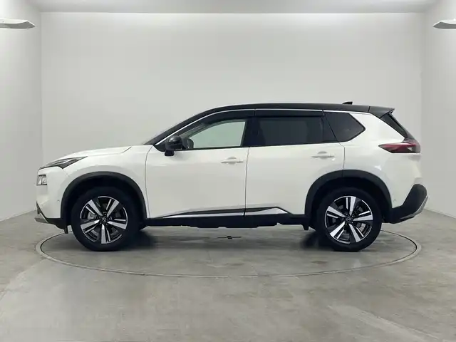 日産 エクストレイル G e－4ORCE 群馬県 2023(令5)年 3.4万km ブリリアントホワイトパール/スーパーブラック 2トーン 純正１２．３型ナビ　全周囲カメラ　デジタルインナーミラー　レザーシート　前席シートヒーター　置くだけ充電　プロパイロット　アダプティブクルーズコントロール　ＨＵＤ　衝突被害軽減ブレーキ　ＢＳＭ　禁煙